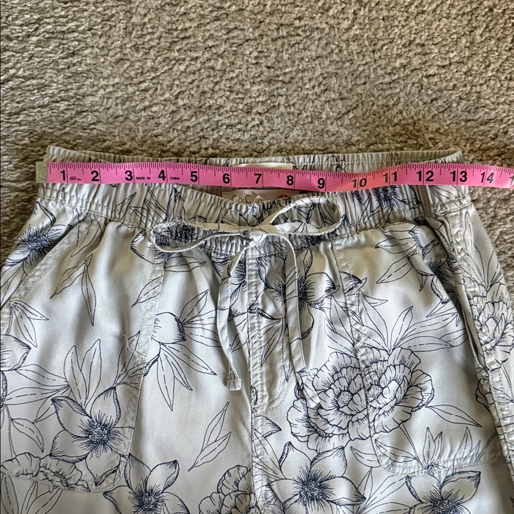 C&C California Floral Print Pants - Gray and White - Picture 2 of 9